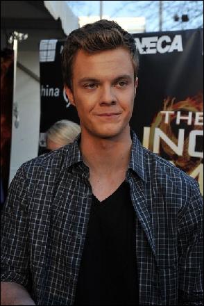 jack-quaid041 (396x594, 62 kБ...)